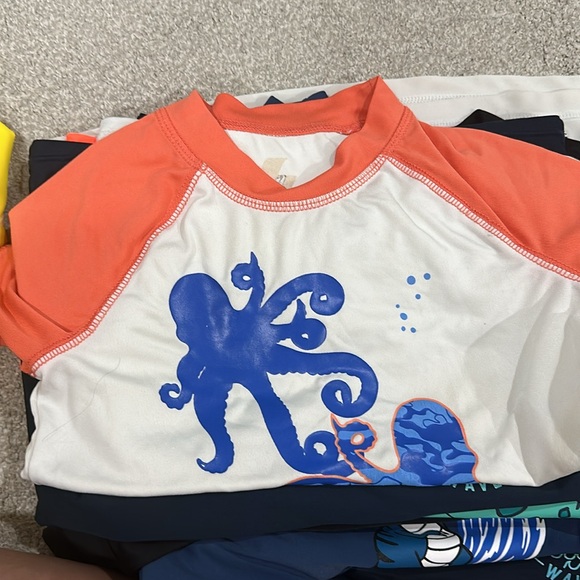 Boys swim top - Picture 4 of 11